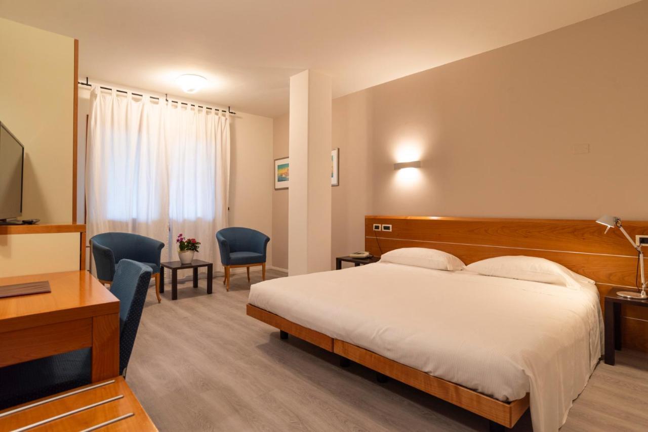 Ca' Delle Rose Hotel กัสเตลฟรันโก เวเนโต ภายนอก รูปภาพ
