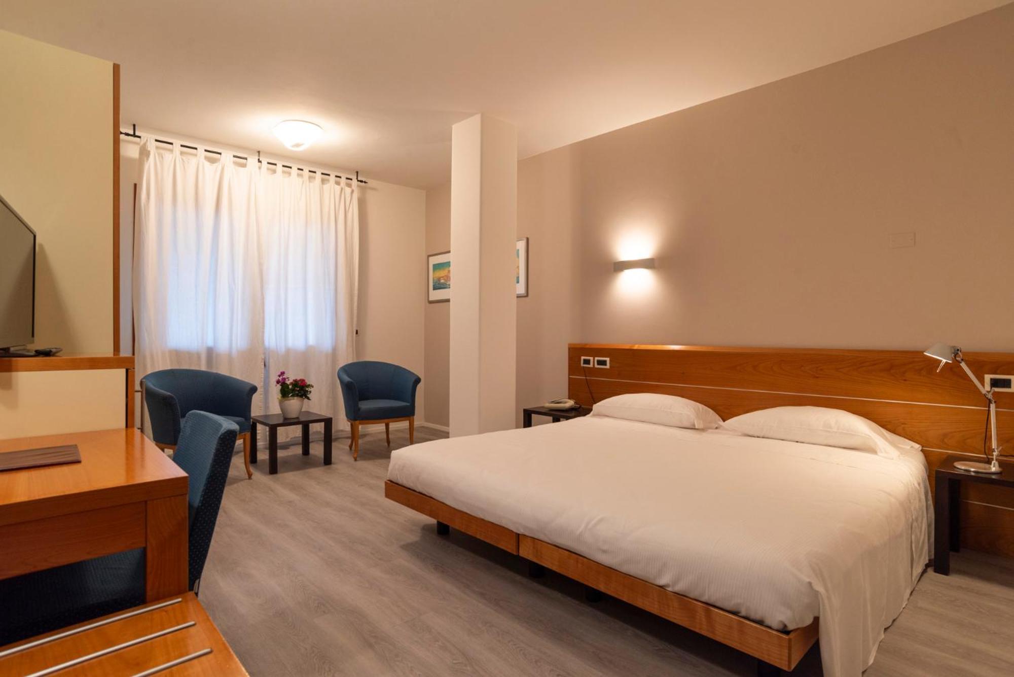 Ca' Delle Rose Hotel กัสเตลฟรันโก เวเนโต ภายนอก รูปภาพ