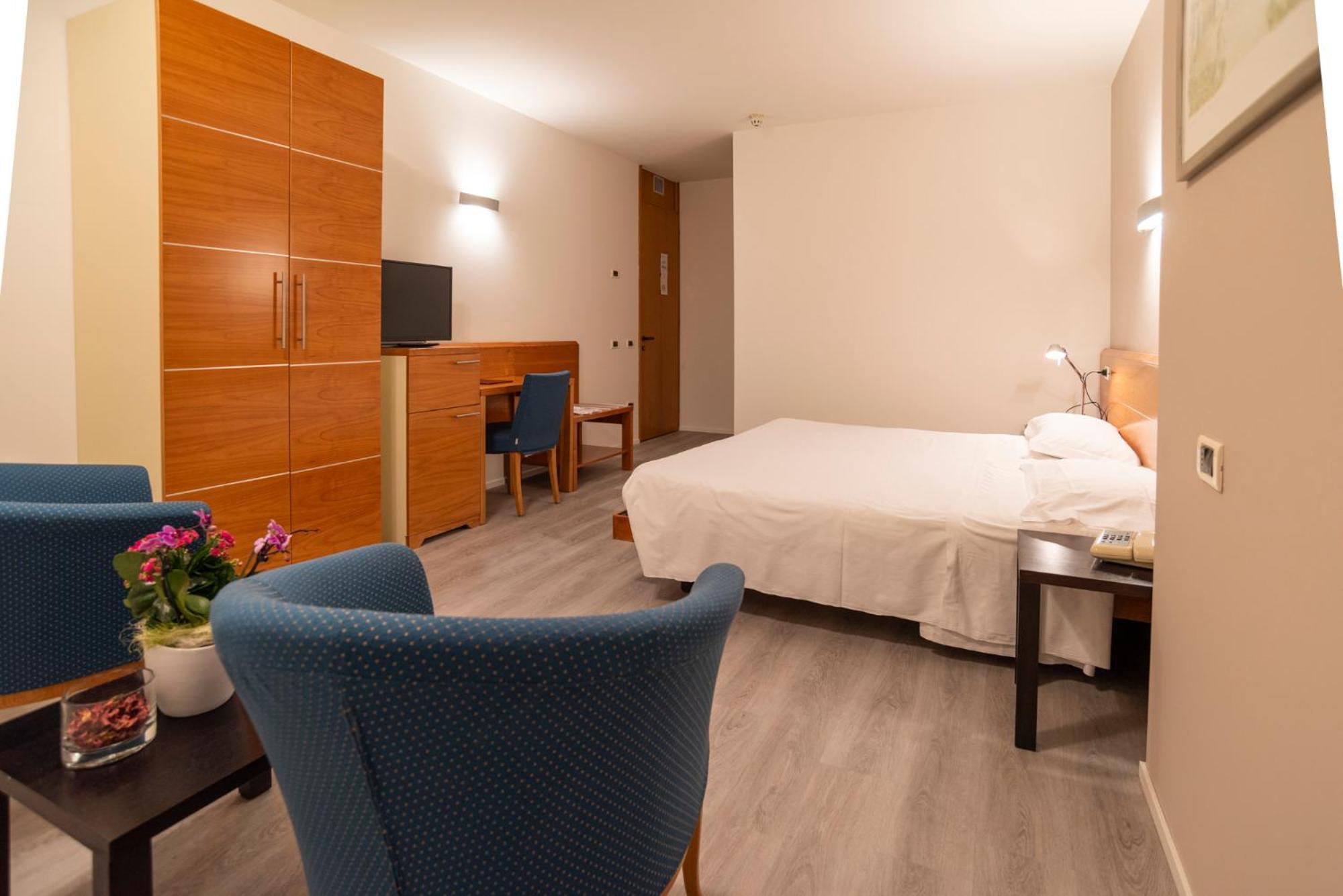 Ca' Delle Rose Hotel กัสเตลฟรันโก เวเนโต ภายนอก รูปภาพ