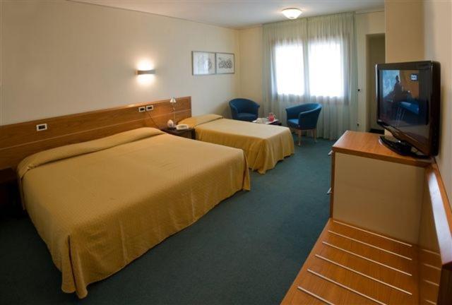 Ca' Delle Rose Hotel กัสเตลฟรันโก เวเนโต ภายนอก รูปภาพ