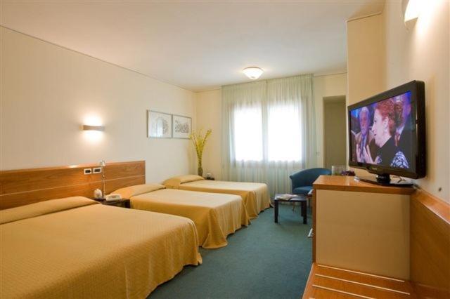 Ca' Delle Rose Hotel กัสเตลฟรันโก เวเนโต ห้อง รูปภาพ
